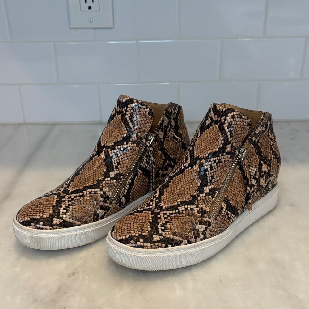 Steve Madden Shoe Boot Sneaker Caliber Hidden Wedge Snakeskin Python Booties